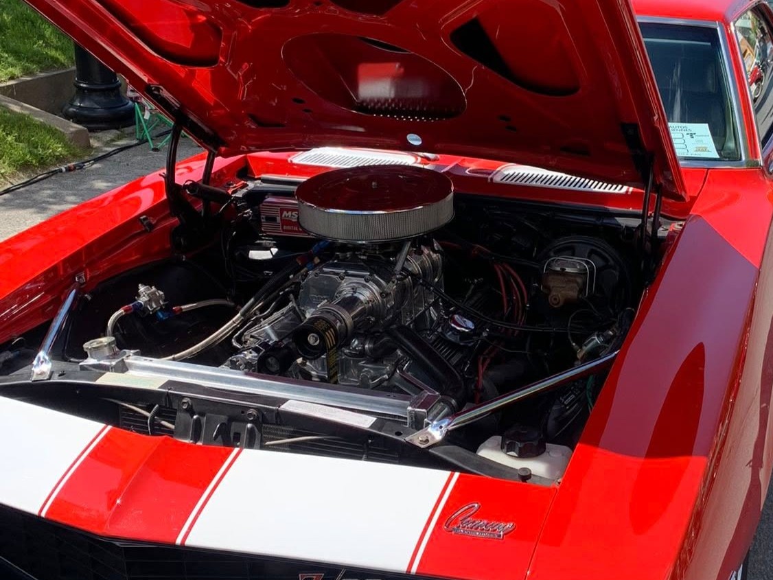 Moteur de voiture classique entretenu
